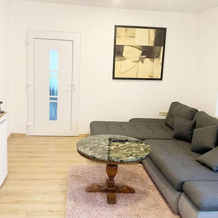3 Bedroom Apartment In Leverkusen Bagian luar foto