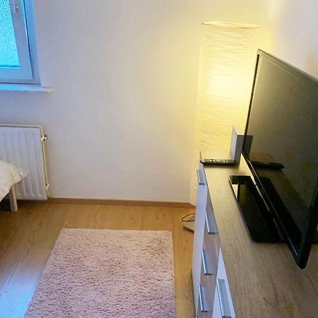 3 Bedroom Apartment In Leverkusen Bagian luar foto