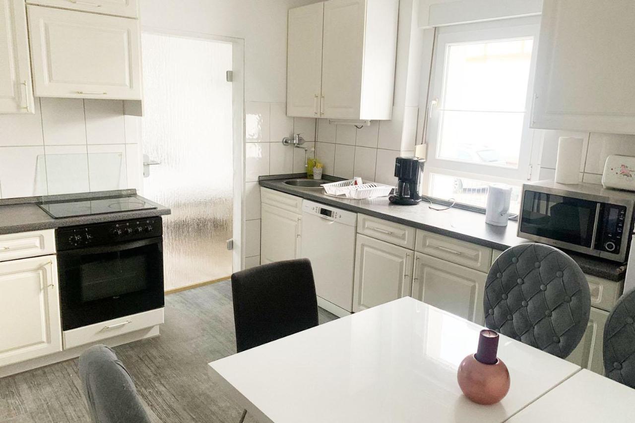 3 Bedroom Apartment In Leverkusen Bagian luar foto