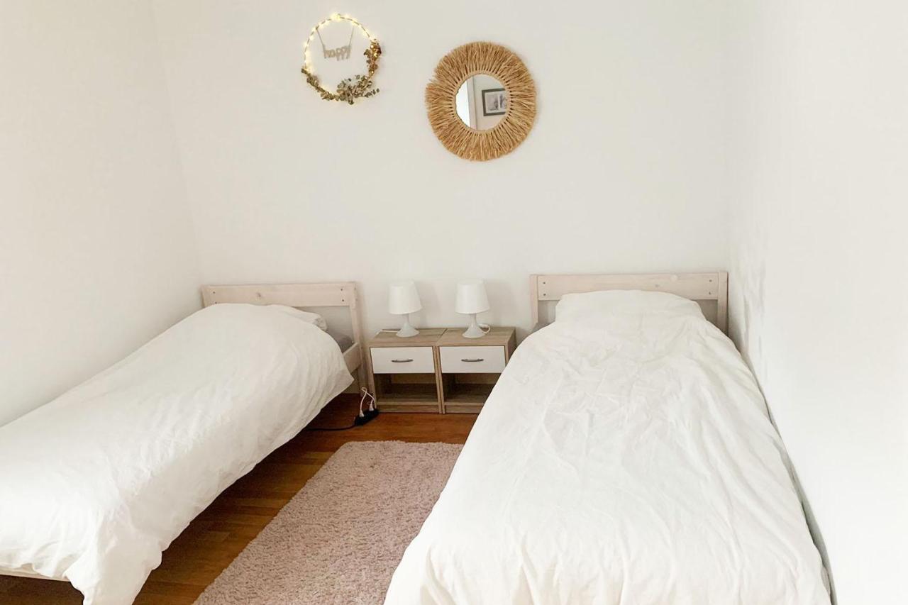 3 Bedroom Apartment In Leverkusen Bagian luar foto