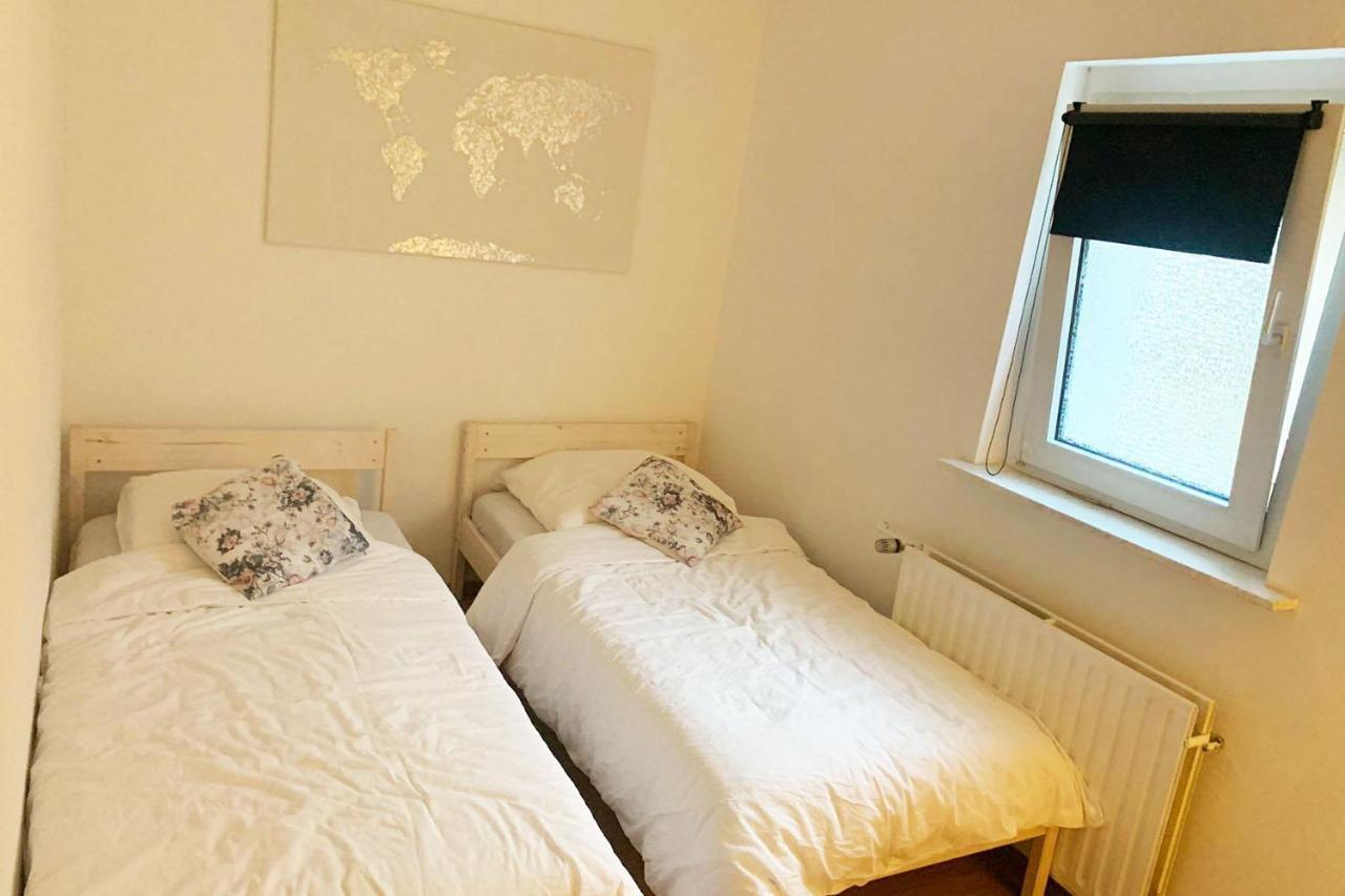 3 Bedroom Apartment In Leverkusen Bagian luar foto