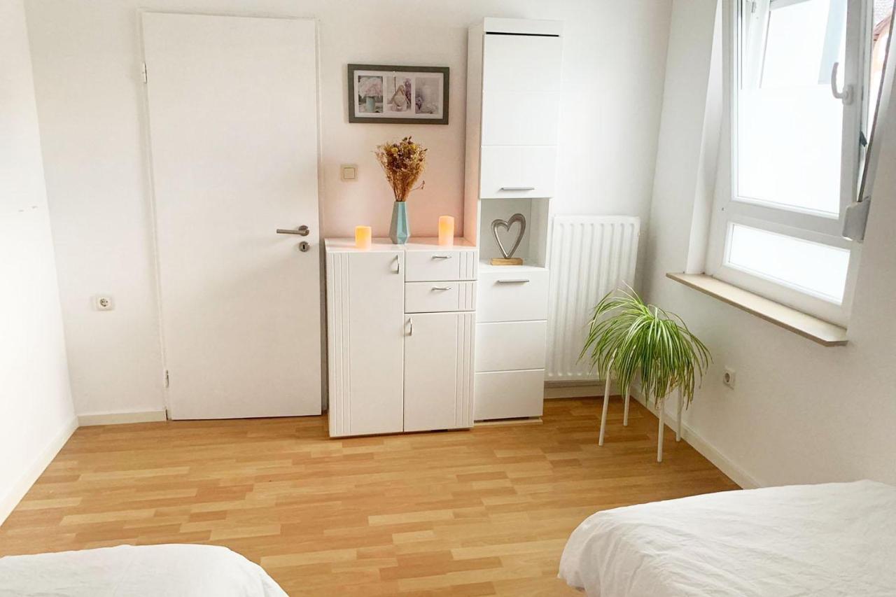 3 Bedroom Apartment In Leverkusen Bagian luar foto